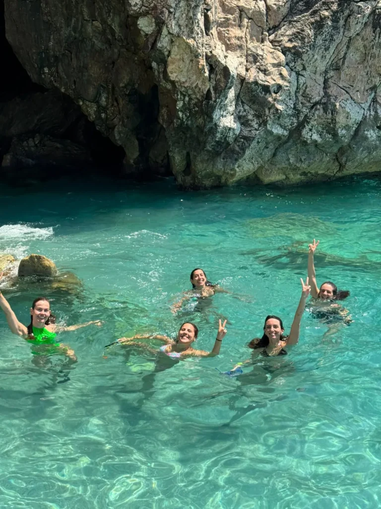 Himara boat tour for solo travellers